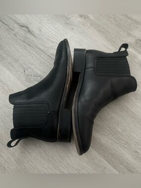Madewell Classic Black Chelsea Boots size 8